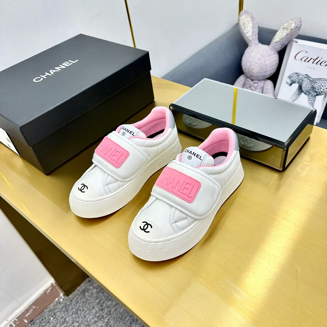 👟👟Ex-factory price 600👟👟 Chanel bread shoes ~ original calfskin panda shoes Chanel 25C latest hot style panda black and white sports shoes casual sneakers Xiaoxiang hot item classic black and white panda color coco girls must pay Fabric: original custom mixed sheepskin lining: original imported breathable mesh lining outsole: Original molded rubber + TPU combination Size: Women's 35-40
